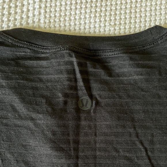 NWT - Lululemon - ‘Brunswick Muscle Tank *Sheer Stripe’ - Black - Size 4 - Picture 5 of 9
